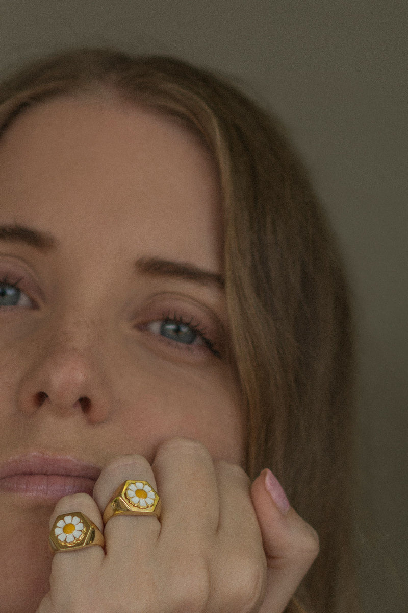 Gold Daisy Ring