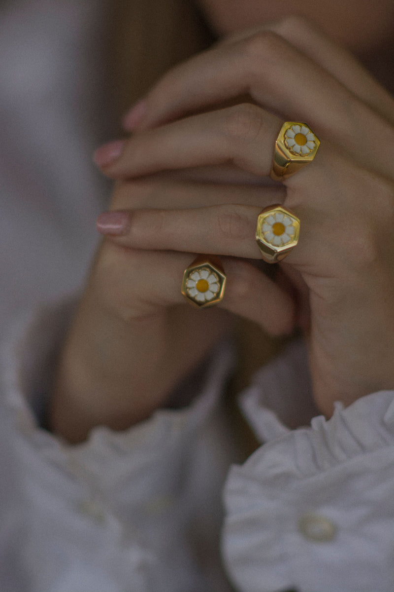 Gold Daisy Ring