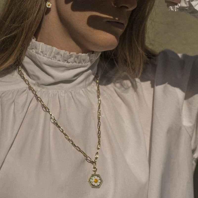 Gold daisy necklace - Wilhelmina Garcia